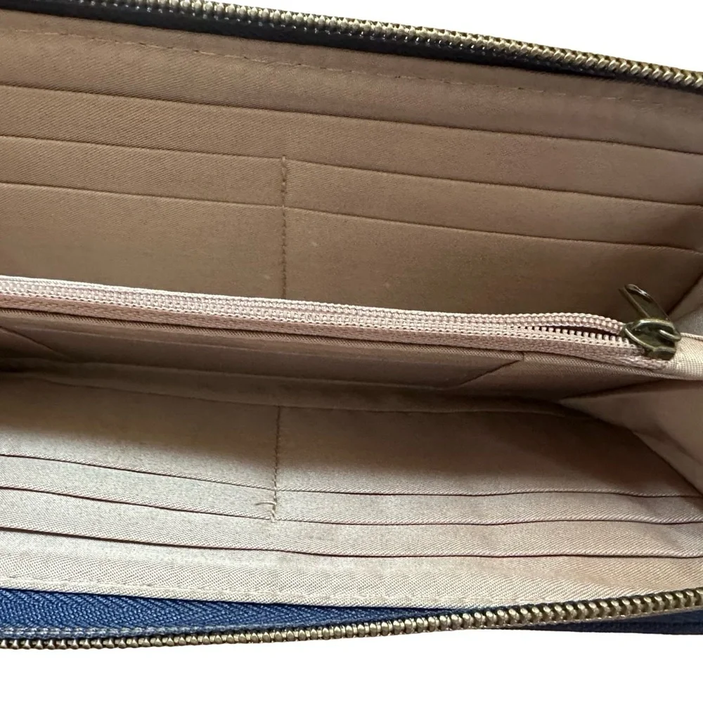 Travelon RFID blocking Zippered Blue Floral Travel Wallet - Picture 3 of 4